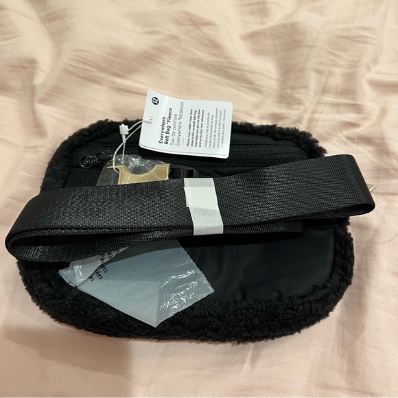 Lululemon Everywhere Fleece Belt Bag - Picture 4 of 6